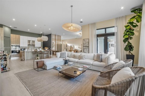 House in Southwest Ranches, Florida 4 bedrooms, 339.56 sq.m. № 1930099 - photo 12