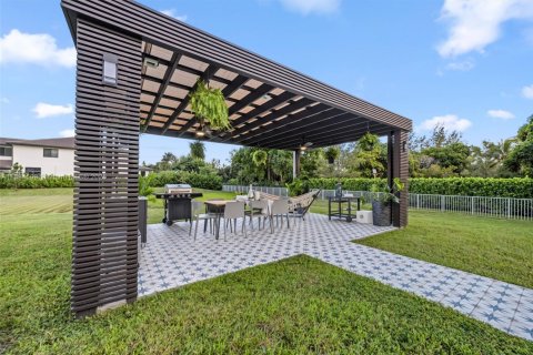 House in Southwest Ranches, Florida 4 bedrooms, 339.56 sq.m. № 1930099 - photo 20