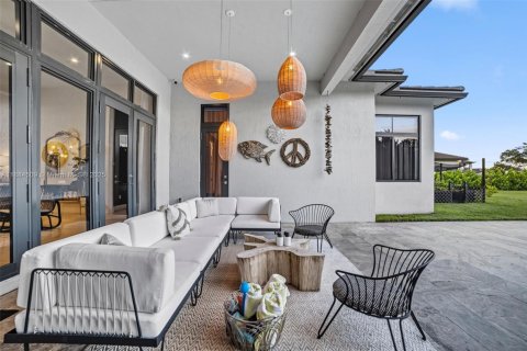 House in Southwest Ranches, Florida 4 bedrooms, 339.56 sq.m. № 1930099 - photo 23