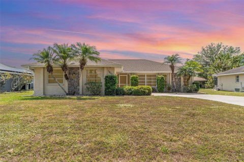 House in Port Charlotte, Florida 3 bedrooms, 133.97 sq.m. № 1608138 - photo 1