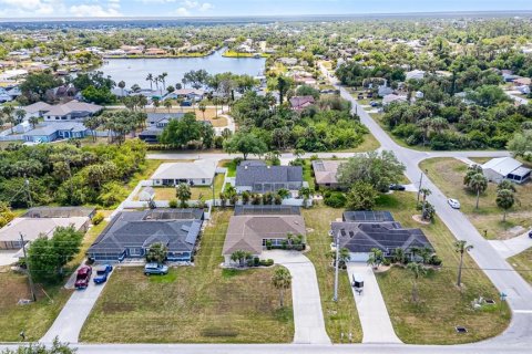 House in Port Charlotte, Florida 3 bedrooms, 133.97 sq.m. № 1608138 - photo 29