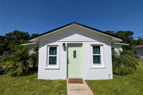 House in Lakeland, Florida 4 bedrooms, 105.91 sq.m. № 1918422 - photo 1