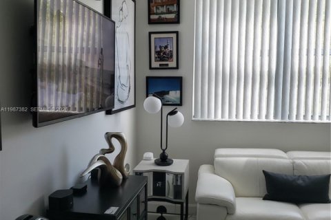 Купить кондоминиум в Майами, Флорида 2 спальни, 83.43м2, № 2047734 - фото 15