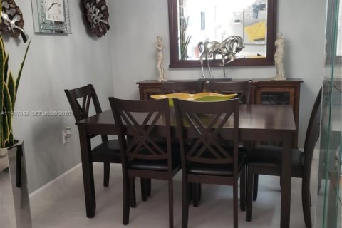 Купить кондоминиум в Майами, Флорида 2 спальни, 83.43м2, № 2047734 - фото 9