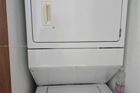 Купить кондоминиум в Майами, Флорида 2 спальни, 83.43м2, № 2047734 - фото 18