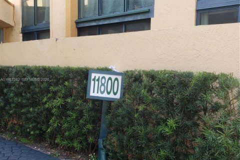 Купить кондоминиум в Майами, Флорида 2 спальни, 83.43м2, № 2047734 - фото 2