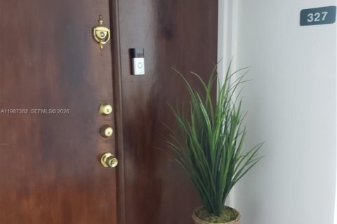 Купить кондоминиум в Майами, Флорида 2 спальни, 83.43м2, № 2047734 - фото 6