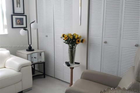 Купить кондоминиум в Майами, Флорида 2 спальни, 83.43м2, № 2047734 - фото 11