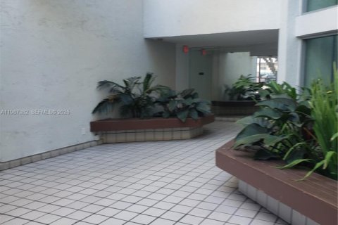 Купить кондоминиум в Майами, Флорида 2 спальни, 83.43м2, № 2047734 - фото 4