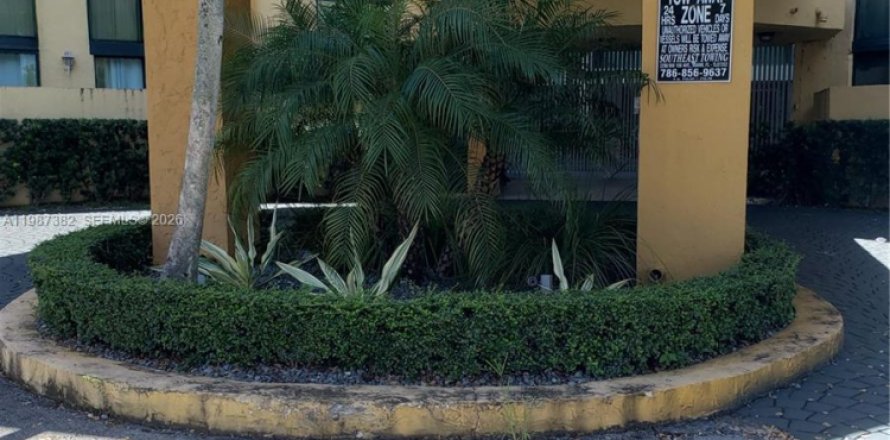 Кондоминиум с 2 спальнями в Майами, Флорида № 2047734