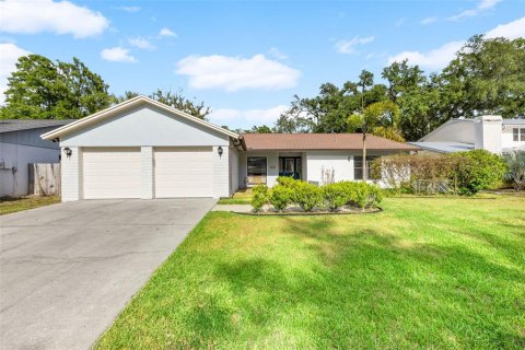 Casa en Temple Terrace, Florida 4 dormitorios, 199.37 m2 № 2122628