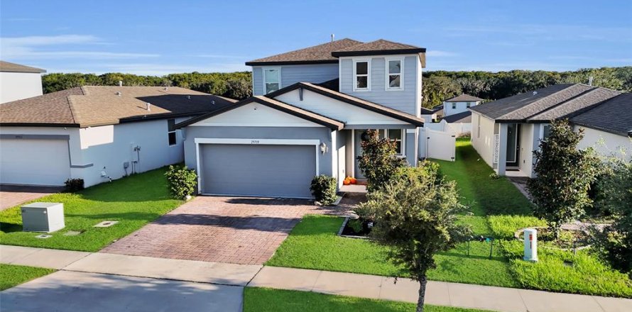 Villa ou maison à Leesburg, Floride 4 chambres, 201.41 m2 № 2416386