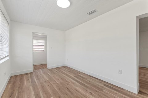 House in Lakeland, Florida 3 bedrooms, 112.78 sq.m. № 1912346 - photo 12