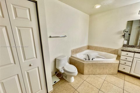 Condo in Aventura, Florida, 2 bedrooms  № 1709967 - photo 9