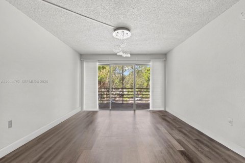 Condo in Sunrise, Florida, 2 bedrooms  № 2067423 - photo 7