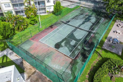 Condo in Sunrise, Florida, 2 bedrooms  № 2067423 - photo 4