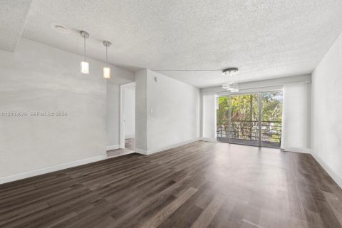 Condo in Sunrise, Florida, 2 bedrooms  № 2067423 - photo 17