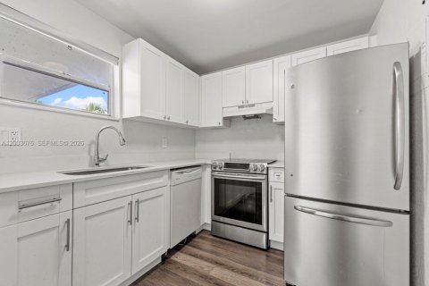 Condo in Sunrise, Florida, 2 bedrooms  № 2067423 - photo 23