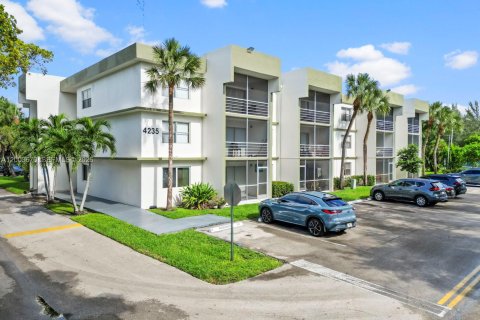 Condo in Sunrise, Florida, 2 bedrooms  № 2067423