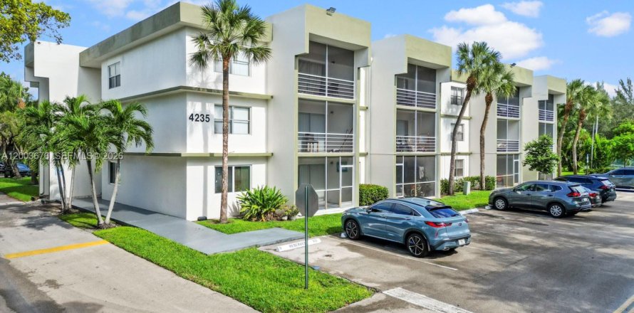 Condo in Sunrise, Florida, 2 bedrooms  № 2067423