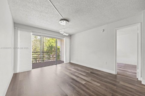 Condo in Sunrise, Florida, 2 bedrooms  № 2067423 - photo 19