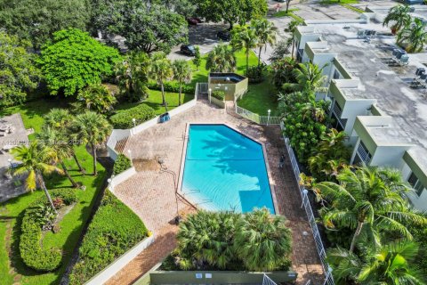 Condo in Sunrise, Florida, 2 bedrooms  № 2067423 - photo 2