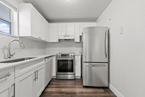 Condo in Sunrise, Florida, 2 bedrooms  № 2067423 - photo 22