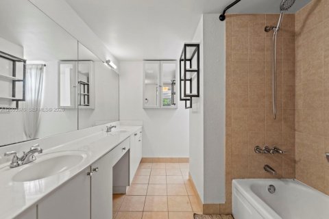 Condo in Sunrise, Florida, 2 bedrooms  № 2067423 - photo 12