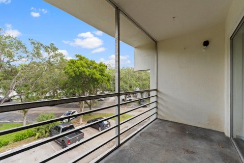 Condo in Sunrise, Florida, 2 bedrooms  № 2067423 - photo 8