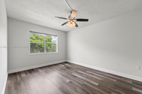 Condo in Sunrise, Florida, 2 bedrooms  № 2067423 - photo 6