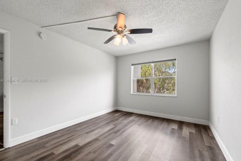 Condo in Sunrise, Florida, 2 bedrooms  № 2067423 - photo 10