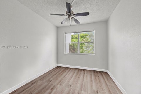 Condo in Sunrise, Florida, 2 bedrooms  № 2067423 - photo 16