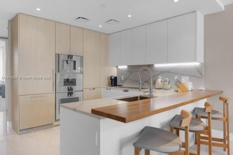 Condo in Sunny Isles Beach, Florida, 2 bedrooms  № 2015849 - photo 2