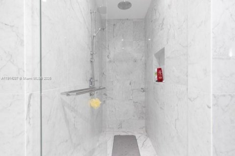 Condo in Sunny Isles Beach, Florida, 2 bedrooms  № 2015849 - photo 15