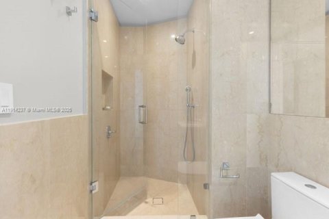 Condo in Sunny Isles Beach, Florida, 2 bedrooms  № 2015849 - photo 20