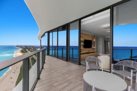 Condo in Sunny Isles Beach, Florida, 2 bedrooms  № 2015849 - photo 23