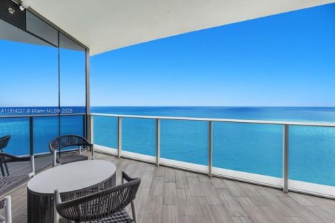 Condo in Sunny Isles Beach, Florida, 2 bedrooms  № 2015849 - photo 22