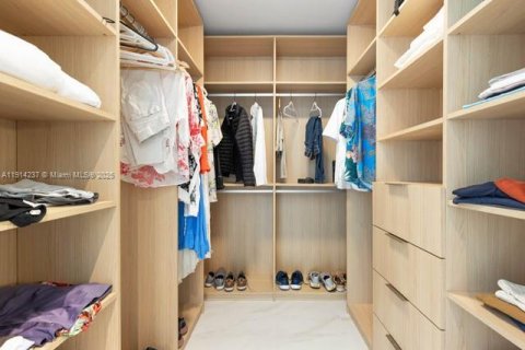 Condo in Sunny Isles Beach, Florida, 2 bedrooms  № 2015849 - photo 12