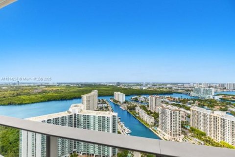 Condo in Sunny Isles Beach, Florida, 2 bedrooms  № 2015849 - photo 26