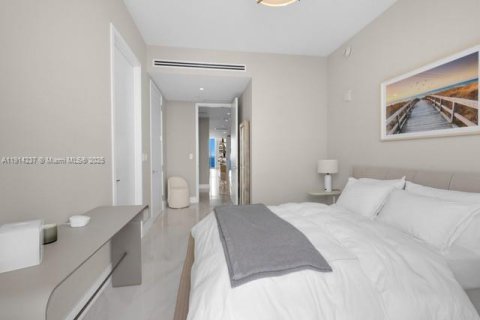 Condo in Sunny Isles Beach, Florida, 2 bedrooms  № 2015849 - photo 19