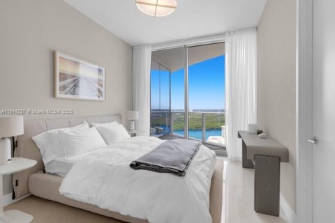 Condo in Sunny Isles Beach, Florida, 2 bedrooms  № 2015849 - photo 17