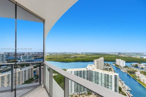 Condo in Sunny Isles Beach, Florida, 2 bedrooms  № 2015849 - photo 25