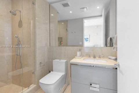 Condo in Sunny Isles Beach, Florida, 2 bedrooms  № 2015849 - photo 21