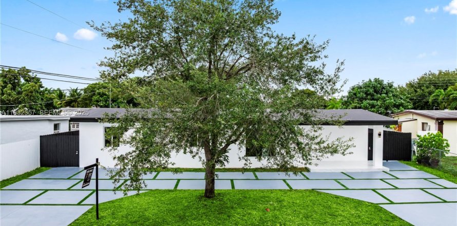 Villa ou maison à Miami, Floride 5 chambres, 203.46 m2 № 1991641