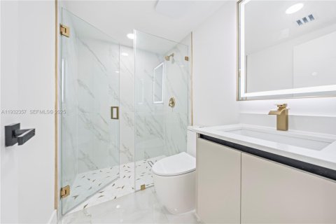 Villa ou maison à vendre à Miami, Floride: 5 chambres, 203.46 m2 № 1991641 - photo 18