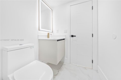 Villa ou maison à vendre à Miami, Floride: 5 chambres, 203.46 m2 № 1991641 - photo 21