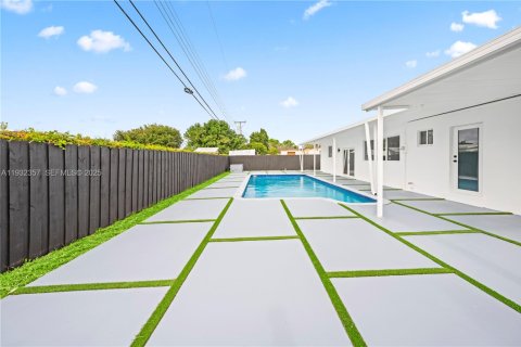 Villa ou maison à vendre à Miami, Floride: 5 chambres, 203.46 m2 № 1991641 - photo 8