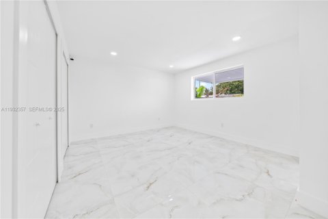 Villa ou maison à vendre à Miami, Floride: 5 chambres, 203.46 m2 № 1991641 - photo 25
