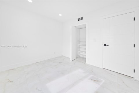 Villa ou maison à vendre à Miami, Floride: 5 chambres, 203.46 m2 № 1991641 - photo 22