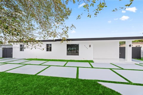 Villa ou maison à vendre à Miami, Floride: 5 chambres, 203.46 m2 № 1991641 - photo 3